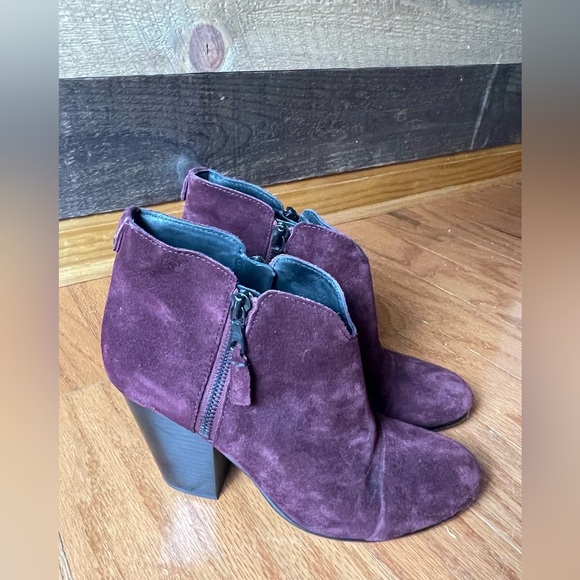 RAG & BONE Margot Suede Burgundy Purple Side Zip Heeled
Booties Size 39 - Picture 1 of 9
